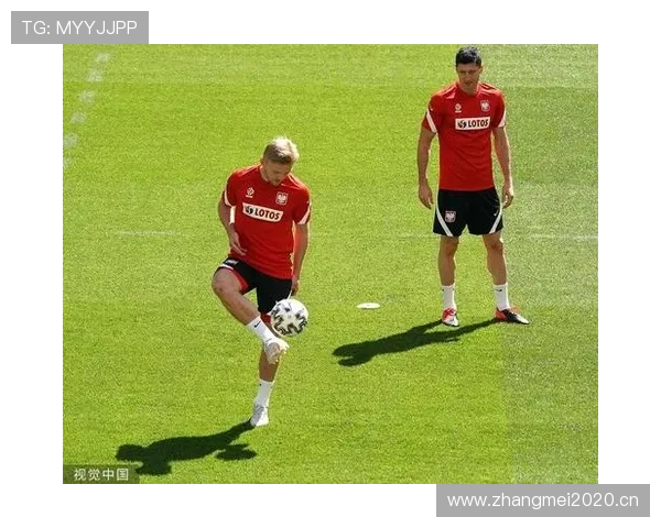 莱万训练完回家还要给娃换尿布？